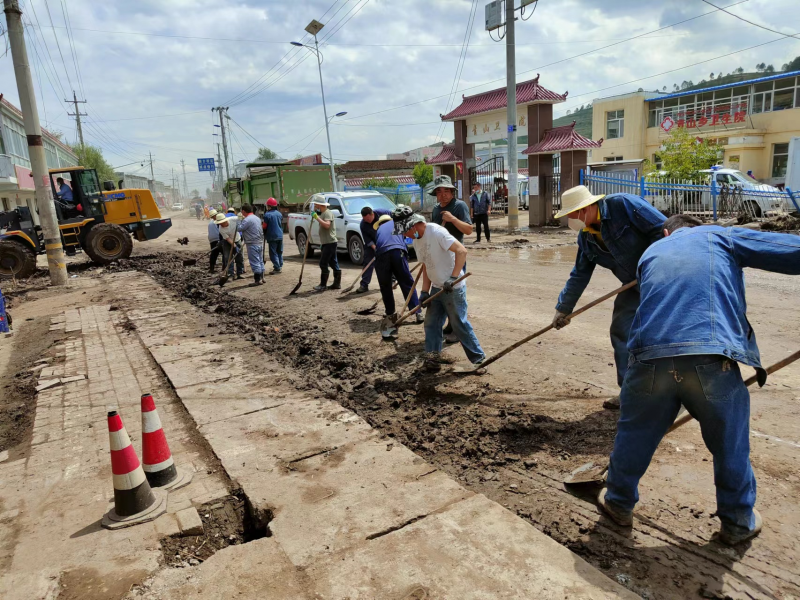 情系家鄉(xiāng)為人民 抗洪救災(zāi)勇?lián)?dāng)&mdash;&mdash;物產(chǎn)工投公司黨員干部、團(tuán)員青年奔赴災(zāi)區(qū)第一線搶險(xiǎn)救災(zāi)