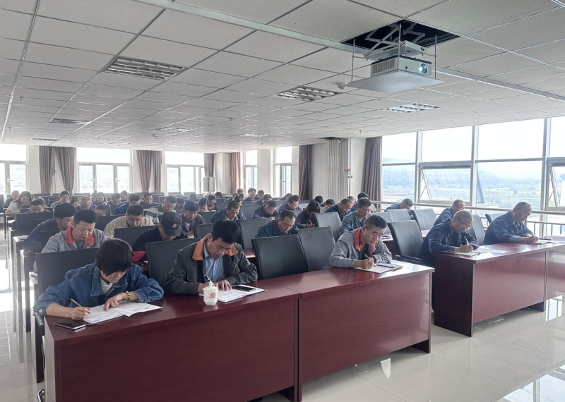 廉當(dāng)&ldquo;鐮&rdquo;可以除雜念   欲為&ldquo;獄&rdquo;勢必積災(zāi)難 &mdash;&mdash;集團(tuán)紀(jì)委書記為物產(chǎn)工投公司黨員干部、關(guān)鍵人員 授主題教育廉政專題黨課