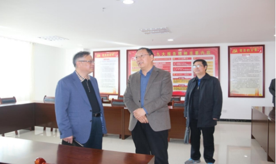 省委常委、省總工會主席馬吉孝等一行蒞臨青海物產(chǎn)集團公司視察，調(diào)研指導(dǎo)道路貨運企業(yè)建會、貨運司機入會等工作