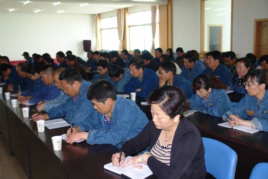 青海物產(chǎn)工業(yè)投資有限公司、青海長春炭素有限公司召開貫徹省第十二次黨代會(huì)精神學(xué)習(xí)傳