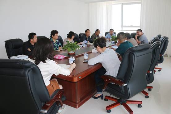 省商務(wù)廳副廳長朱小青協(xié)同西寧海關(guān)、省檢驗檢疫局一行深入企業(yè)就保稅物流中心封關(guān)運營